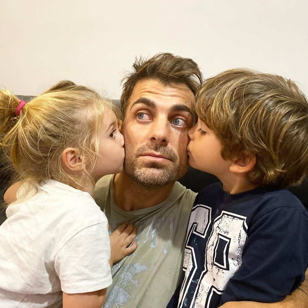 Ο διάσημος μπαμπάς λατρεύει να περνάει χρόνο με τα παιδιά τους και οι φωτογραφίες που ανεβάζει στο Instagram, το αποδεικνύουν. 