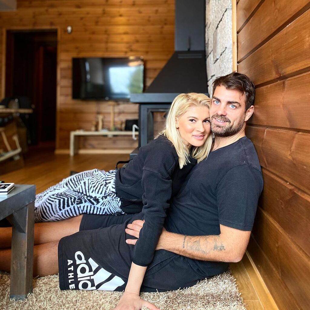 Ο λόγος για τον γιο του Στέλιου Χανταμπάκη και της Όλγα Πηλιάκη, Μανώλη.