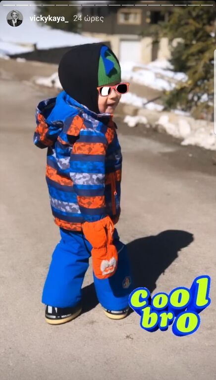 Βίκυ Καγιά: Χωρίς μακιγιάζ παρέα με τα παιδιά και τον σύζυγό της στο παρκάκι της Παύλιανης (pics)