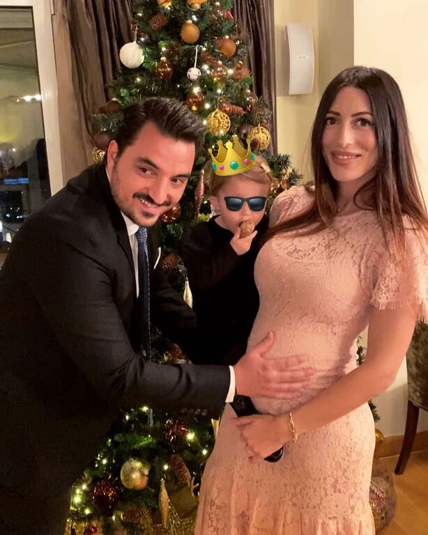 Με τον σύζυγό της, Άρη Γούτο, έχουν δημιουργήσει μία πολύ όμορφη οικογένεια.