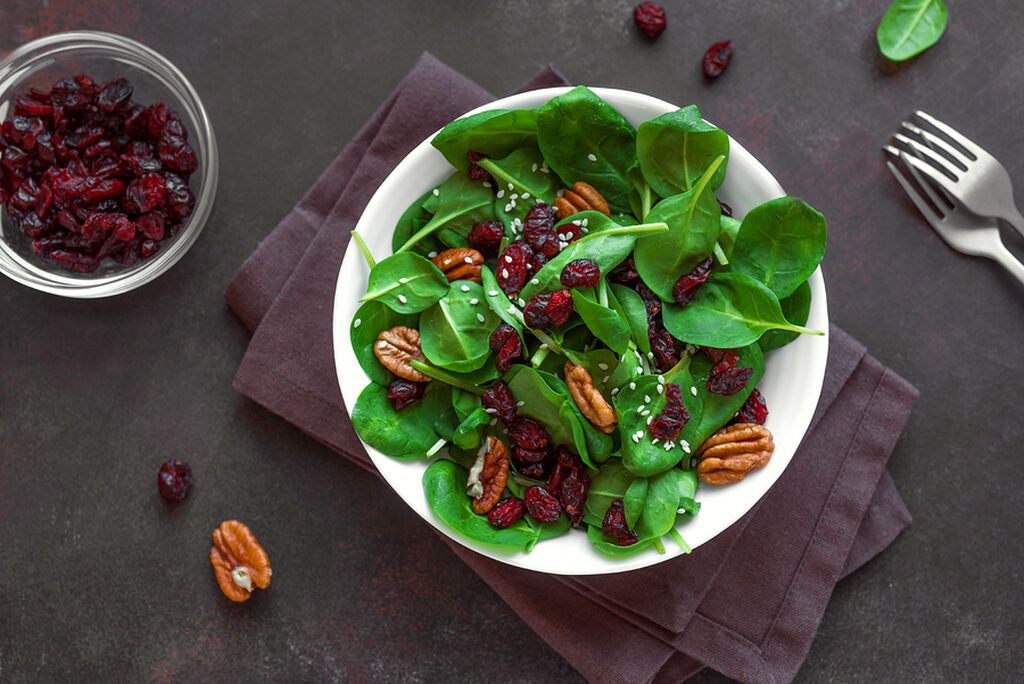 Παρασκευή: 
Πρωινό: smoothie me chai seeds, γάλα αμυγδάλου και κακάο
Μεσημεριανό: σαλάτα με πεκάν και ρόδι
Βραδινό: στήθος κοτόπουλο με σπαράγγια και λεμόνι
