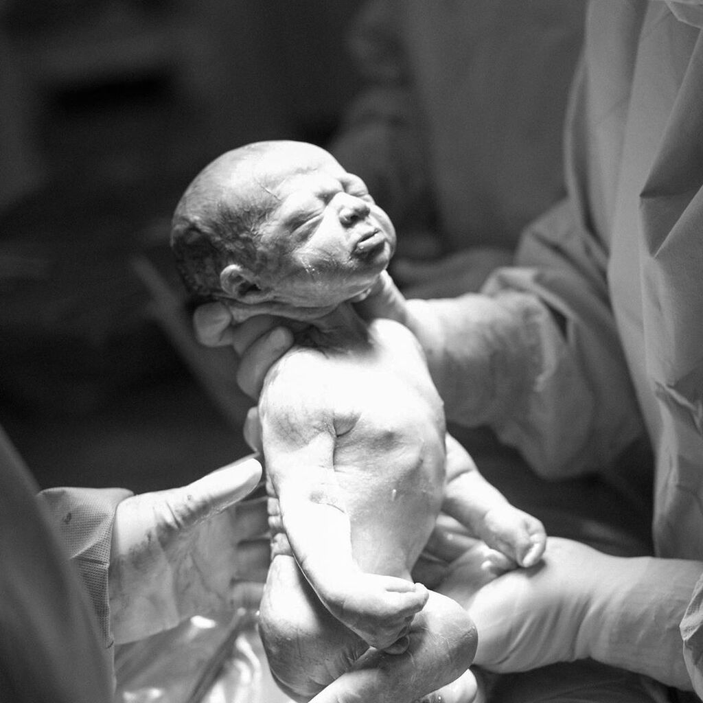 Με αφορμή τα τρίτα γενέθλια του γιου της, η διάσημη ηθοποιός ανέβασε αυτήν την υπέροχη φωτογραφία από τον τοκετό.