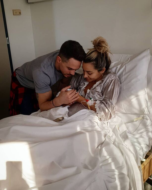 Λευτέρης Πετρούνιας: Η εκπληκτική φωτογραφία με τις γυναίκες της ζωής του (pics) 