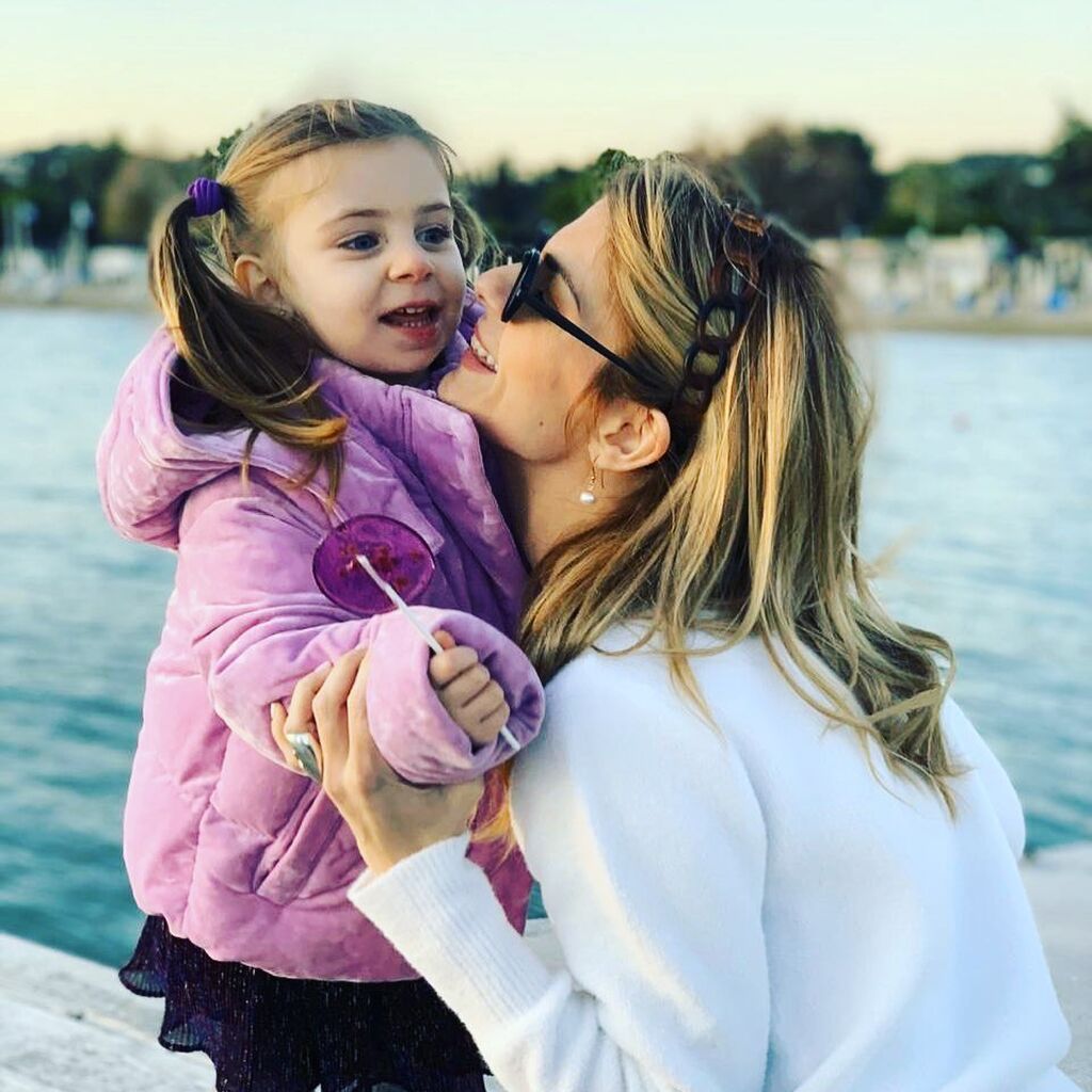 Νατάσα Σκαφίδα: Θα λιώσετε με τη φωτογραφία της κόρης της που κρατάει αγκαλιά τον αδελφό της (pics) 