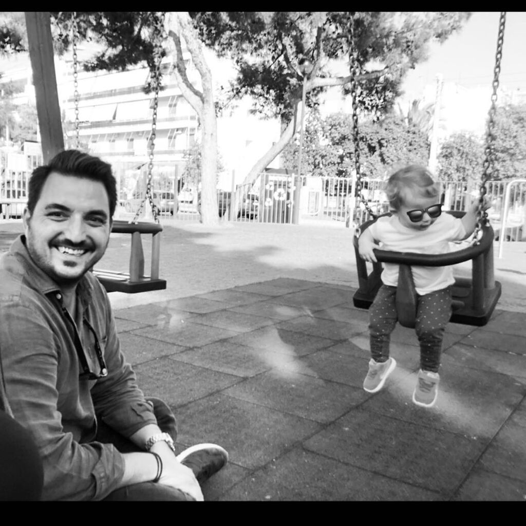 Η Φλορίντα Πετρουτσέλι και ο Άρης Γούτος μετράνε αντίστροφα για τον ερχομό του δεύτερου παιδιού τους. 