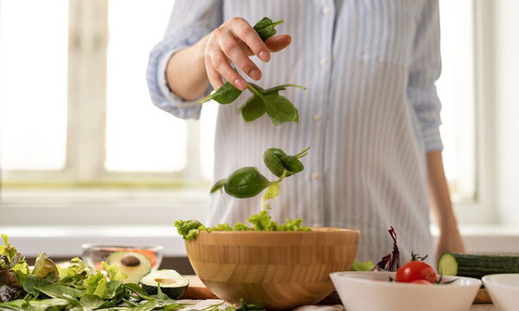 α λαχανικά, που θα καταναλώσετε πρέπει, αν δεν είναι ψημένα, να είναι πολύ καλά πλυμένα. Ειδάλλως ελλοχεύει ο κίνδυνος για λοίμωξη από Τοξόπλασμα.Συνεπώς, ίσως η βρώση ωμών λαχανικών να μην είναι ιδιαίτερα καλή ιδέα στο πασχαλινό τραπέζι.

