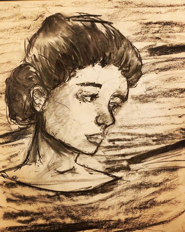 «Πρόσωπο με σπαθιές από κάρβουνο.
Μικρό μοίρασμα, με ένα από τα εκατοντάδες ζωγραφισμένα πλάσματα της Λυδίας μου. ?»