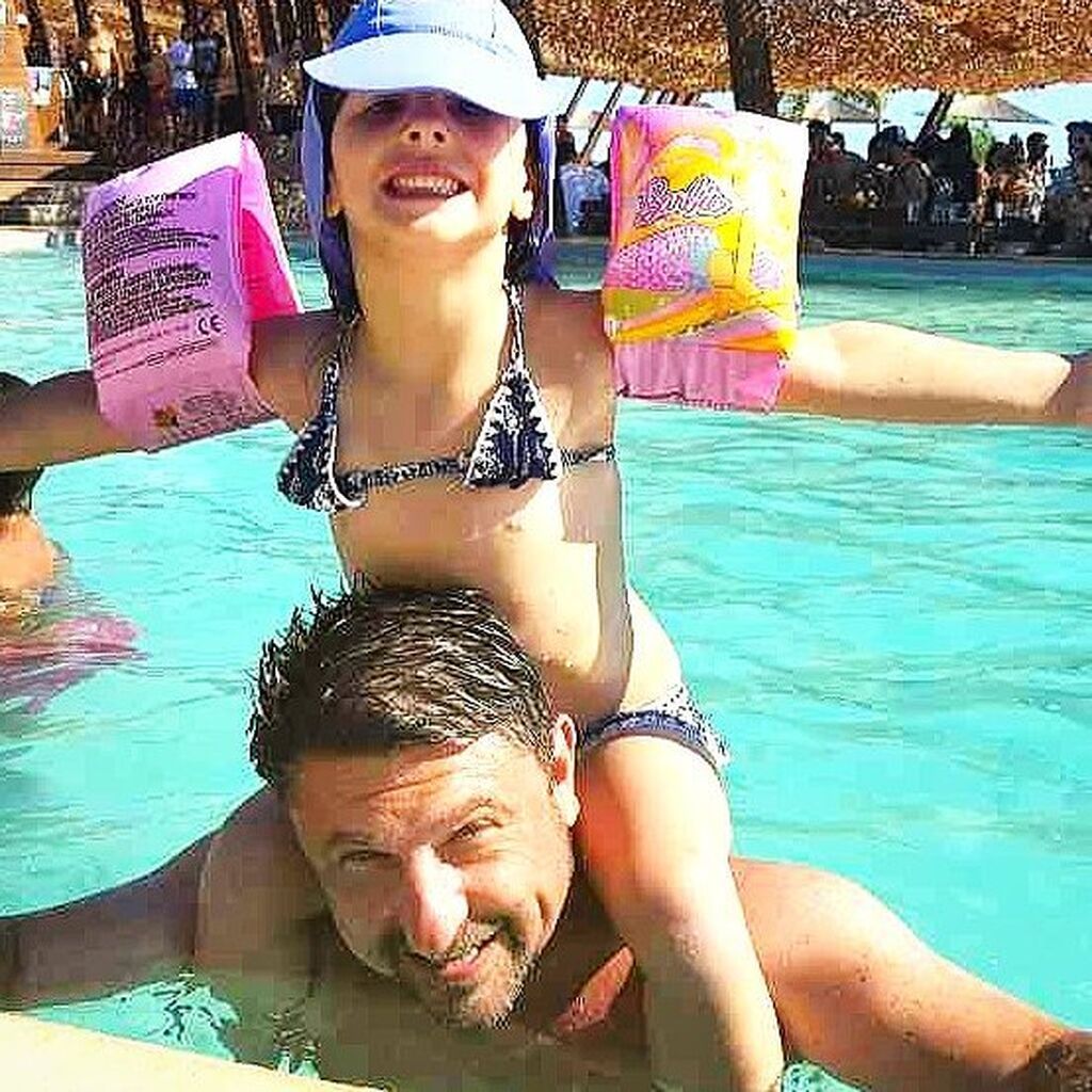 Νίκος Χαρδαλιάς: Οι φωτογραφίες με τη μικρή του κόρη δείχνουν πόσο τρυφερός μπαμπάς είναι (pics)