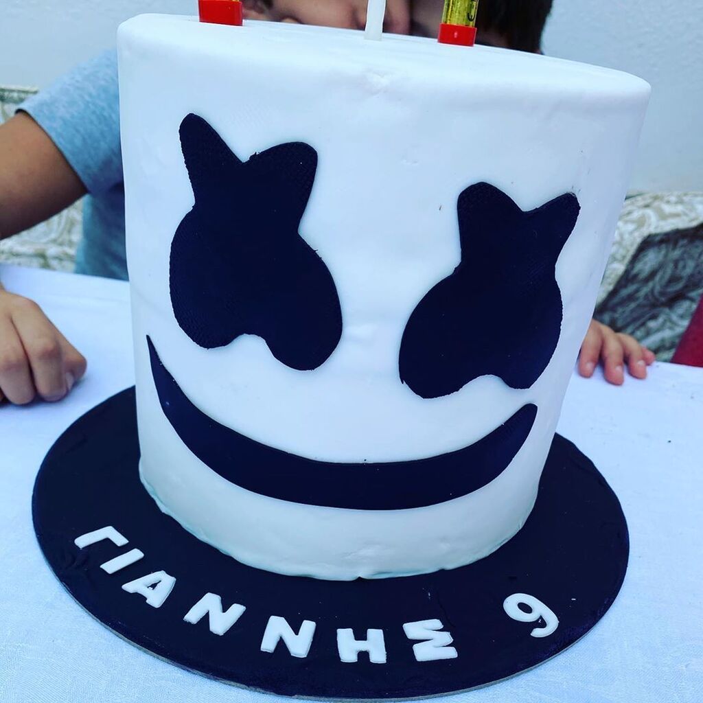 Την ίδια μέρα όμως, γιόρτασε και τα 9α γενέθλια του γιου της, Γιάννη. 