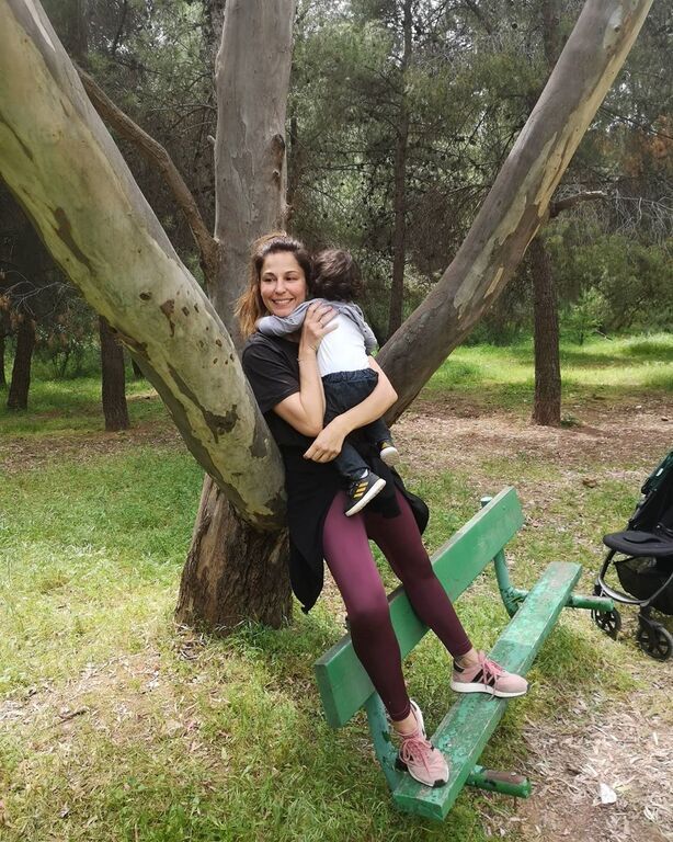 Κατερίνα Παπουτσάκη: Αγκαλιά με το τιγράκι της πάρκο – Δείτε την τρυφερή φωτογραφία (pics) 