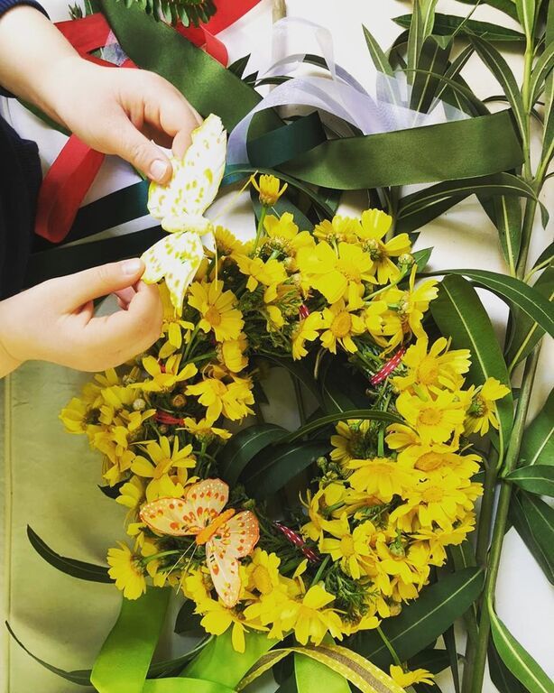 Νίκη Κεραμέως: «Αντλούμε αισιοδοξία από τα χρώματα της άνοιξης για να αντιμετωπίσουμε με ψυχραιμία και ασφάλεια την πρωτόγνωρη συγκυρία. Όλοι μαζί θα τα καταφέρουμε, καλή Πρωτομαγιά! #καλό_μήνα»