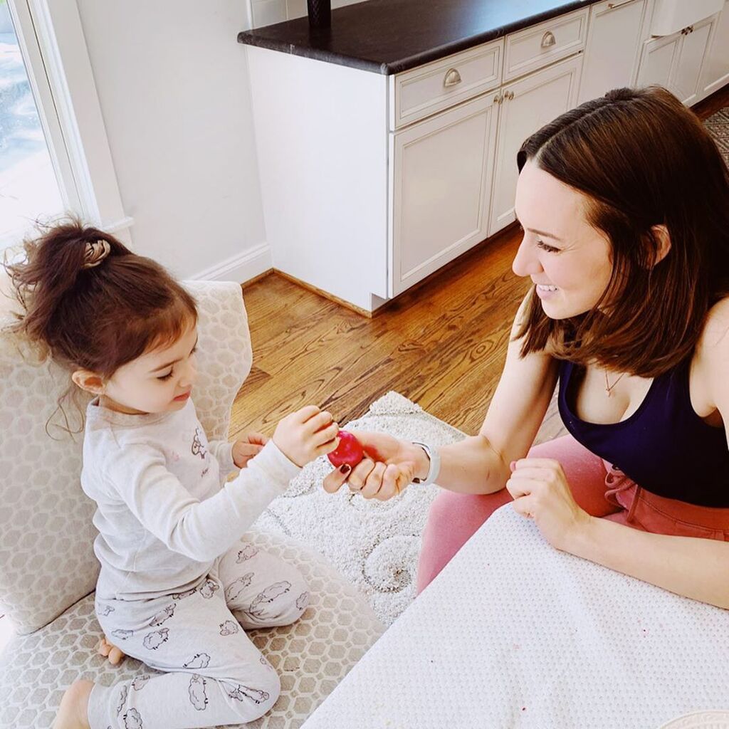 Καλομοίρα: Δε φαντάζεστε τι ντύθηκε η κόρη της στο σπίτι (pics)