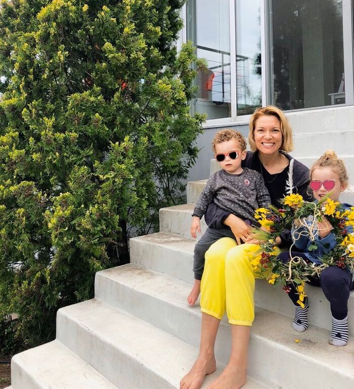 Βίκυ Καγιά: Ποζάρει άβαφη  χωρίς ίχνος μακιγιάζ  και εντυπωσιάζει 