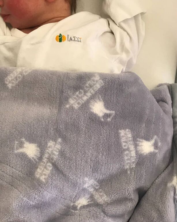 Γνωστή Ελληνίδα μαμά μόλις γέννησε και ανέβασε αυτήν την υπέροχη φωτογραφία (pics)