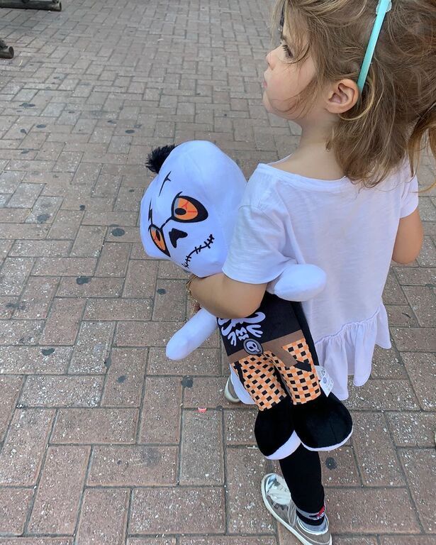 Σίσσυ Φειδά: Δε φαντάζεστε τι φόρεσε η κόρη της στο λούτρινο κουκλάκι της (pics)