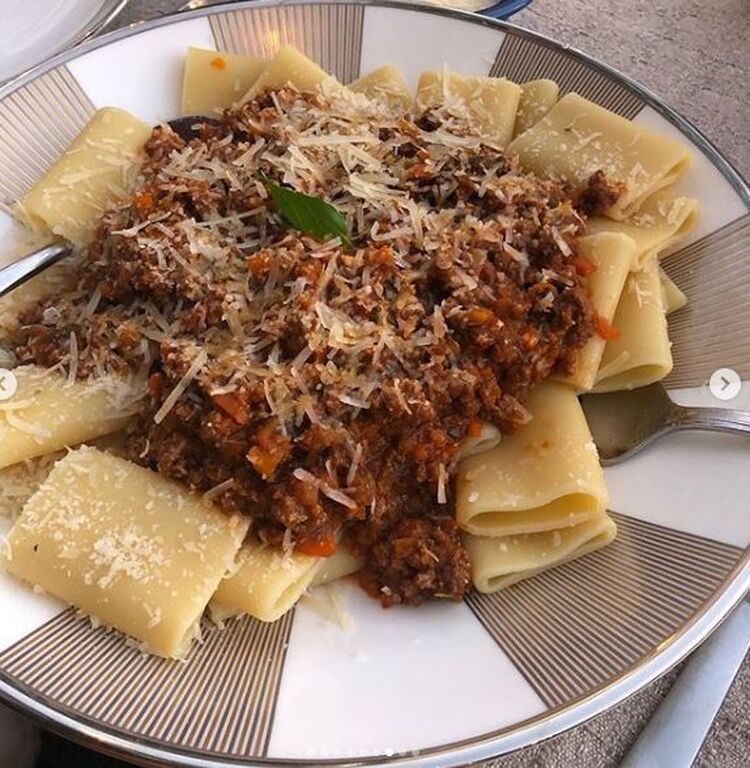 Ο αγαπημένος ηθοποιός γιόρτασε τα 15 χρόνια γάμου με μια απίθανη αφιέρωση (photos)