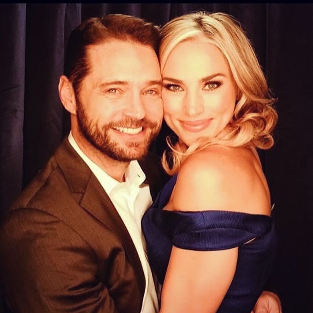 Ο αγαπημένος ηθοποιός γιόρτασε τα 15 χρόνια γάμου με μια απίθανη αφιέρωση (photos)