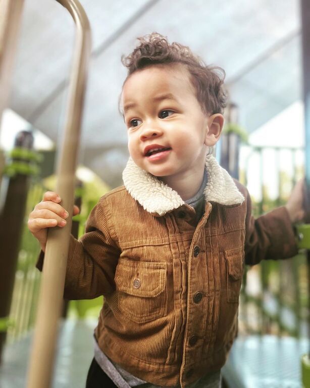 Ο γιος της Chrissy Teigen γίνεται 2 ετών & αυτές είναι οι φώτο του που έκαναν θραύση στο Instagram