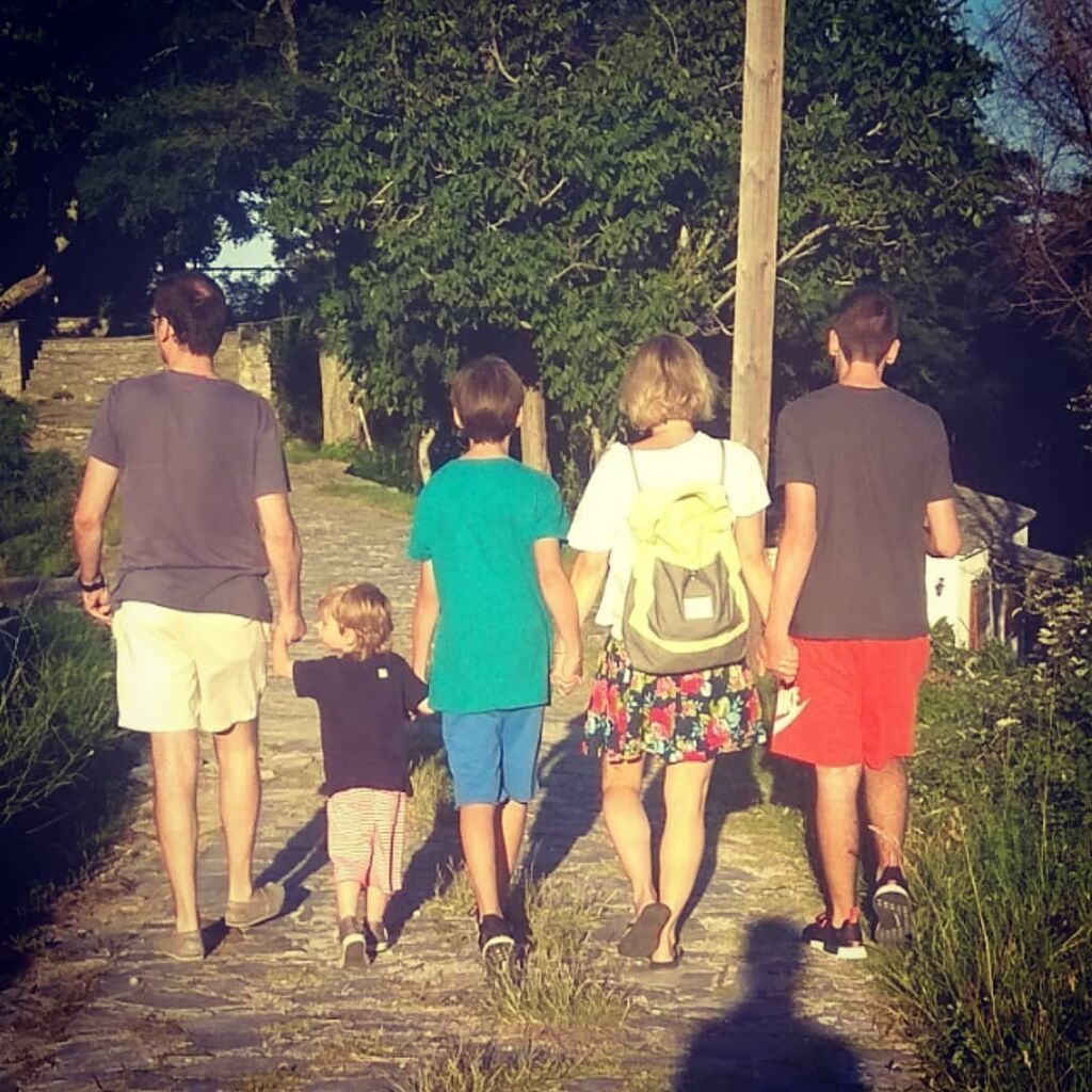 Η Ευδοκία Ρουμελιώτη με τον σύζυγο και τα παιδιά τους.