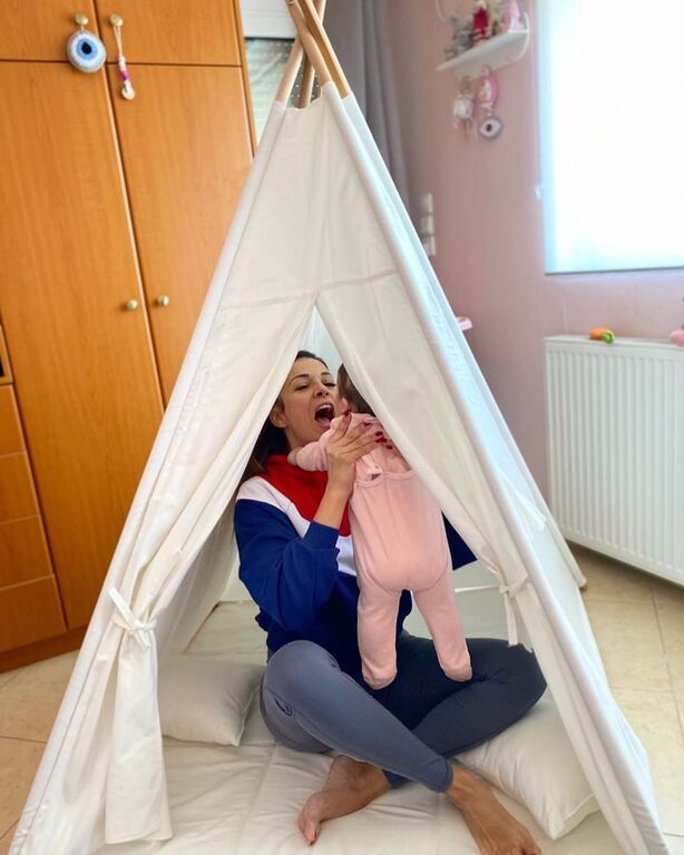 Ξετρελαθήκαμε! Ούτε που φαντάζεστε τι έβαλη η Ελένη Χατζίδου στο μπαλκόνι για την κόρη της (pic)