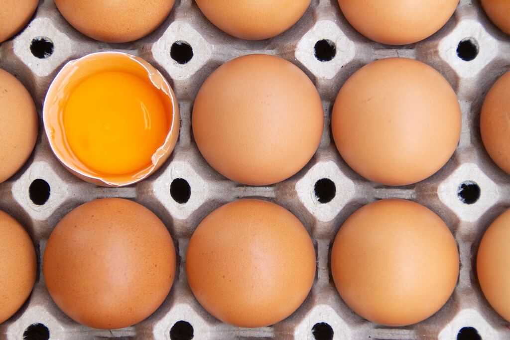 Ωμά αυγά - Ελοχεύει ο κίνδυνος σαλμονέλας