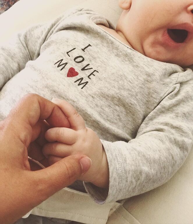 «Γιατί μεγαλώνουν τόσο γρήγορα;», αναρωτιέται η Κλέλια Πανταζή - Η τρυφερή φώτο & το μήνυμά της