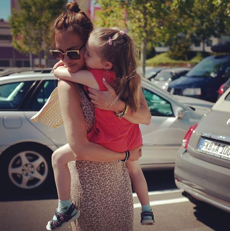 Μια μικρή fashionista η κόρη της γνωστής ηθοποιού τρελαίνει μέρα με τη μέρα το Instagram (pics)