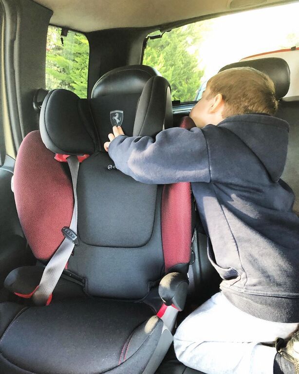 Σύλβια Δεληκούρα:  Έχετε δει τον γιο της; Είναι ένας κούκλος (pics) 