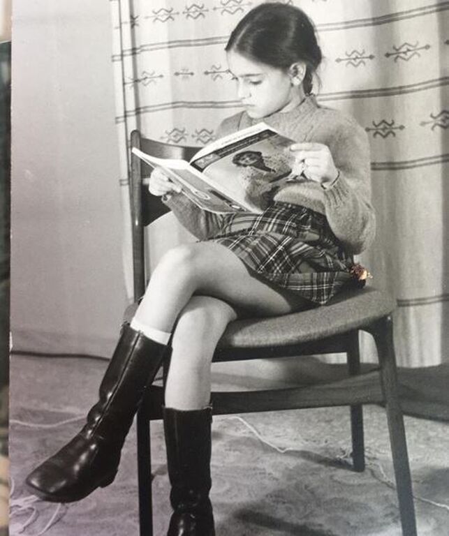 Κι όμως αυτό το κοριτσάκι είναι πασίγνωστη Ελληνίδα ηθοποιός - Την αναγνωρίζετε; (pics)