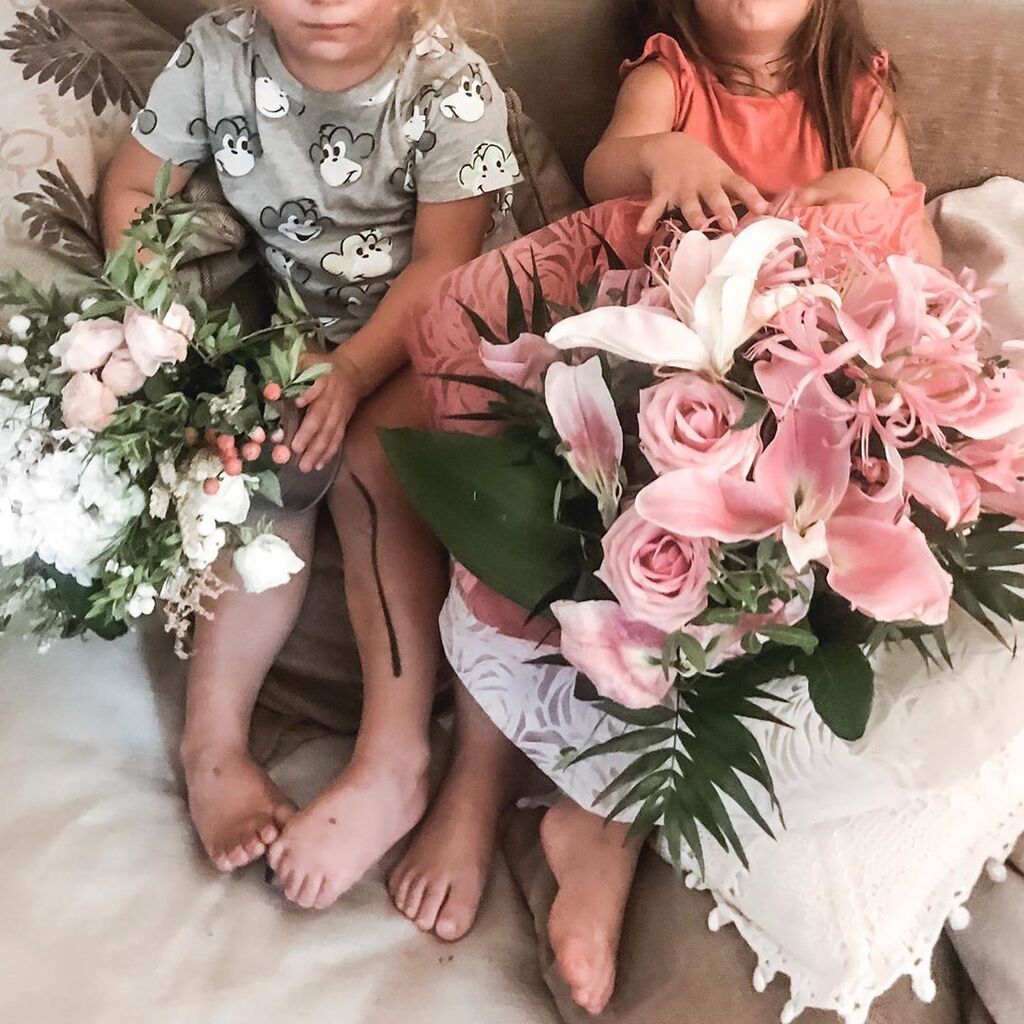 Γνωστός Έλληνας μπαμπάς ντύθηκε ασορτί με την κόρη του και βγήκαν βόλτα (pics)