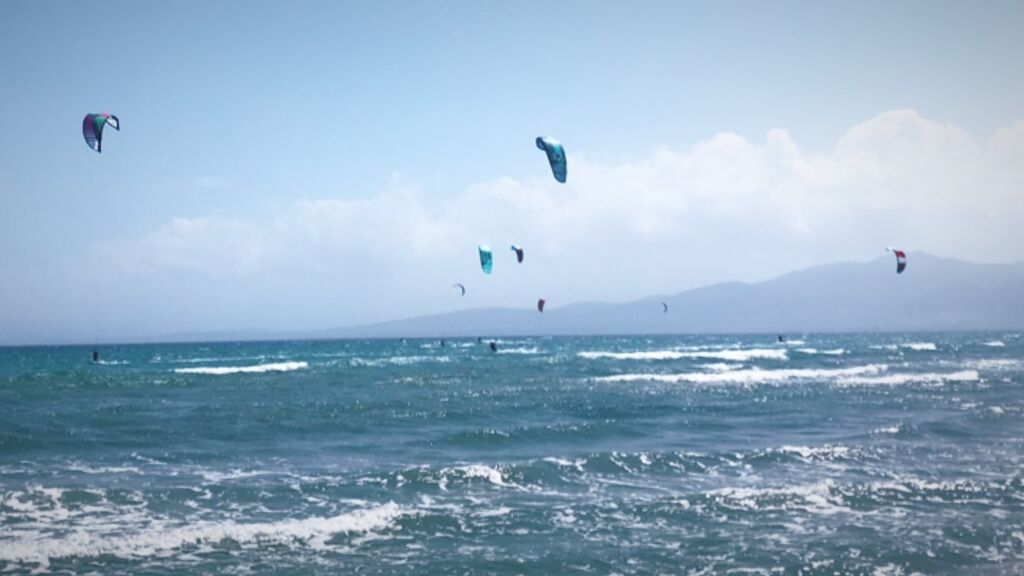 Αρίωνας & Αέλια: Τα παιδιά της Κατερίνας Καραβάτου σε τρελές βουτιές