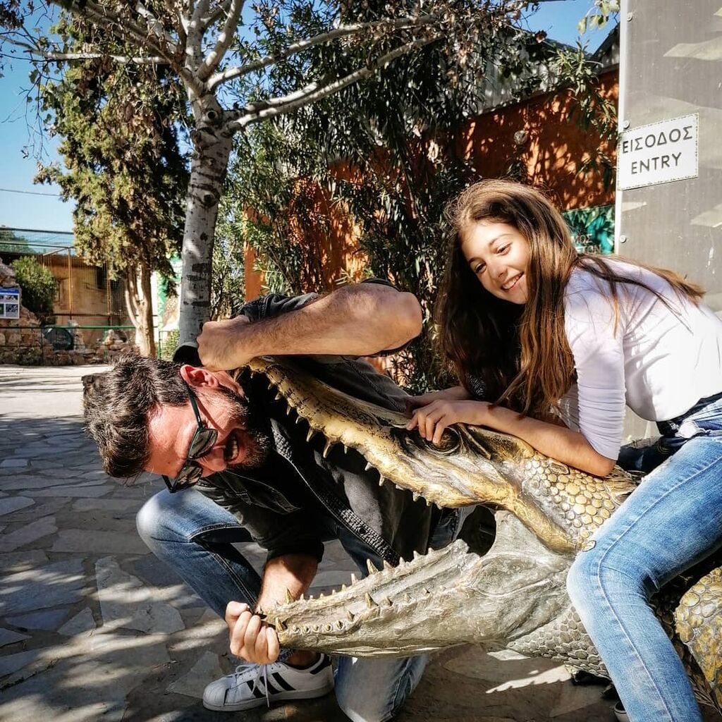 Μάνος Παπαγιάννης: Ο γιος του έμαθε να... προσεύχεται! - Απολαυστικό βίντεο