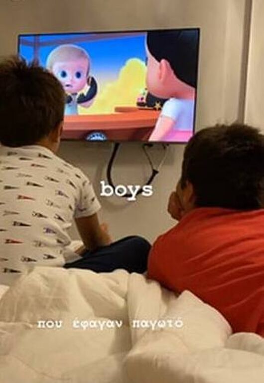Δείτε τι έκανε η Φαίη Σκορδά με τον γιο της χθες βράδυ (pics)