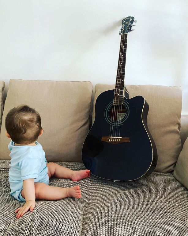 Φωτεινή Αθερίδου: Ο γιος της κάνει πιλάτες και τον φωτογραφίζει 