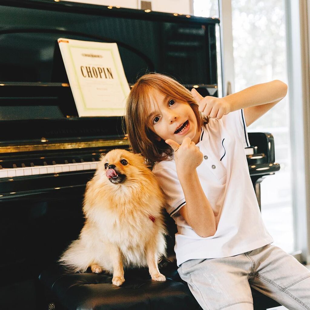 Στέλιος Κερασίδης: Ο μικρότερος καλλιτέχνης που υπέγραψε συμβόλαιο