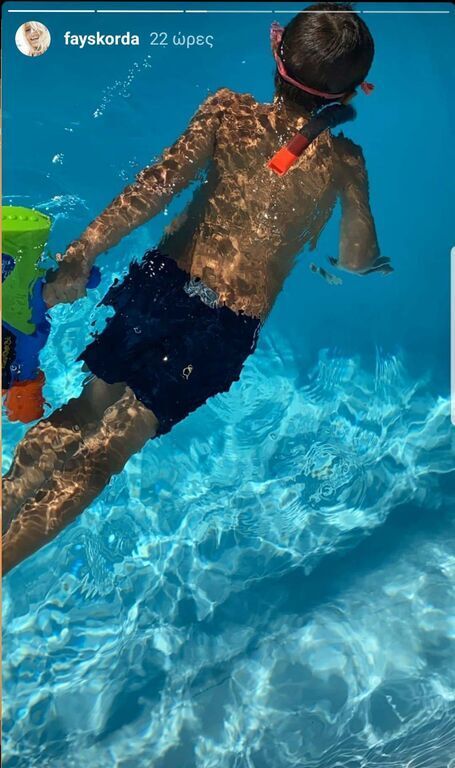 Φαίη Σκορδά: Φωτογραφίζει τον γιο της με την κολλητή του (pics) 