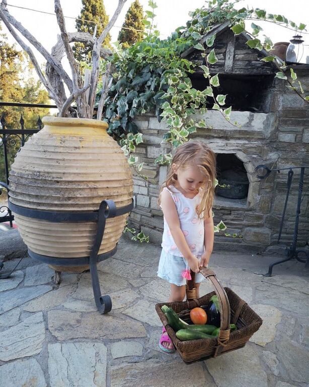 Μαλένα Χανταμπάκη: Η φώτο της και το φιλί της τρέλαναν το Instagram (pics)