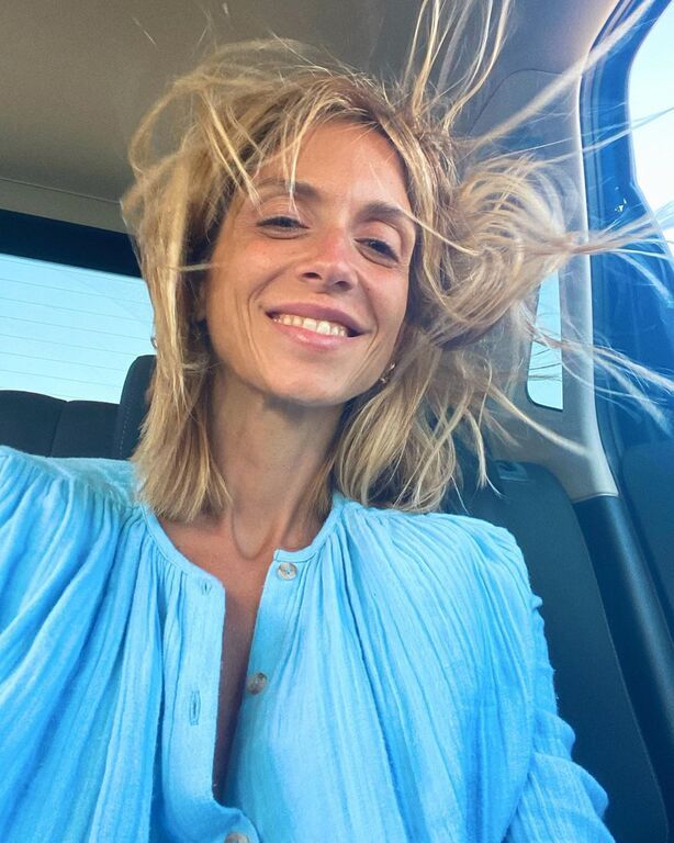 Τις τελευταίες μέρες, η Σοφία Καρβέλα ανεβάζει αρκετά συχνά φωτογραφίες από τις καλοκαιρινές τους διακοπές και από ότι φαίνεται απολαμβάνουν πολύ την κάθε στιγμή. Δείτε παρακάτω ακόμα περισσότερα στιγμιότυπα.