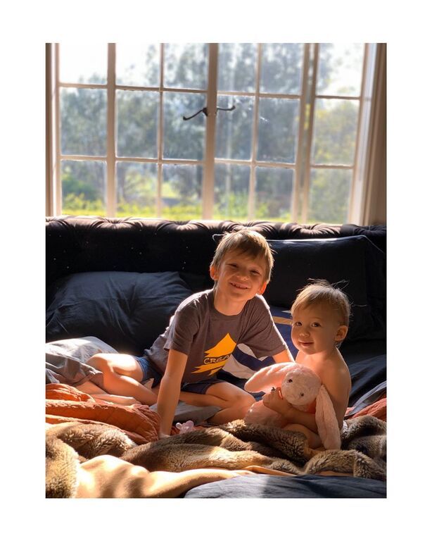 Στην μπανιέρα με την κορούλα της πασίγνωστη ηθοποιός (pics)