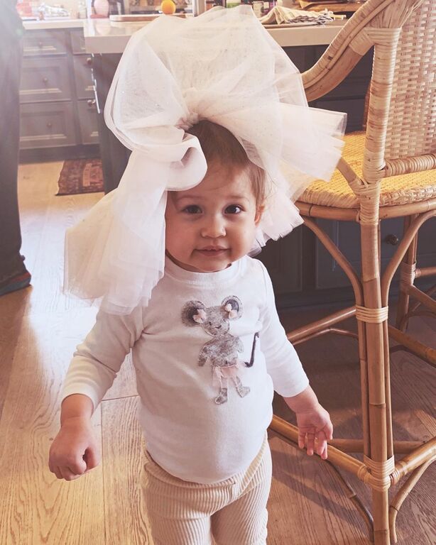 Στην μπανιέρα με την κορούλα της πασίγνωστη ηθοποιός (pics)