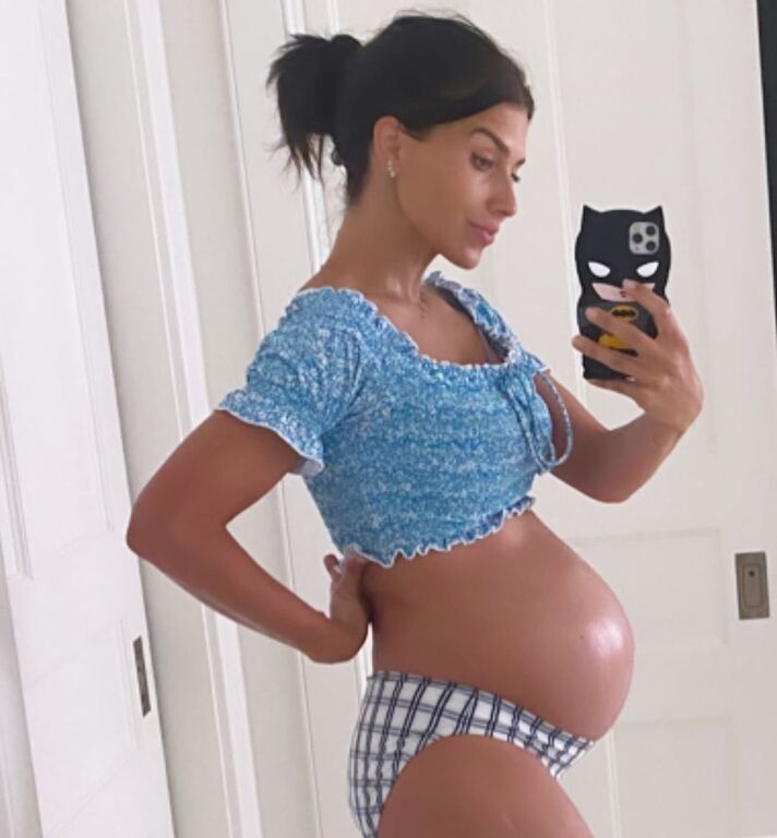 Η διάσημη μαμά φωτογράφισε την κοιλίτσα της στον 8ο μήνα (pics+vid)