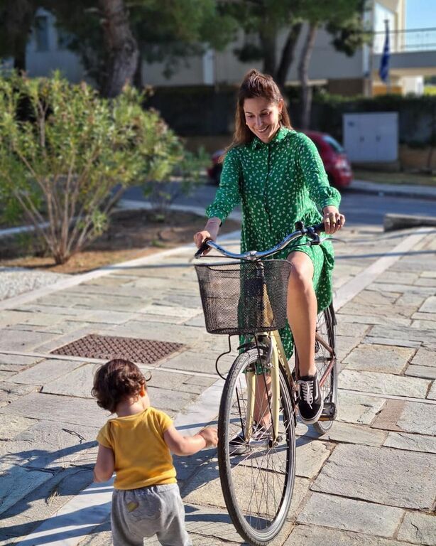 Κατερίνα Παπουτσάκη: Για μπάνιο με τον γιο της -Δείτε την υπέροχη πόζα τους