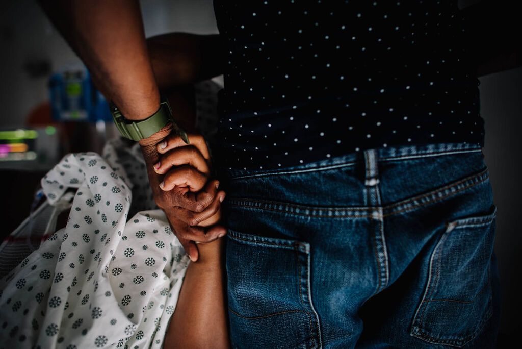 Το ύφος αυτού του μπαμπά με το που βλέπει το μωράκι του είναι ξεκαρδιστικό