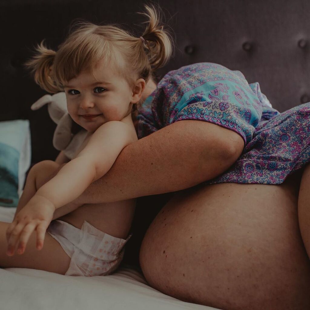 Όταν η μεγάλη αδελφή περιμένει το νέο μέλος της οικογένειας-Μοναδικές φώτο 