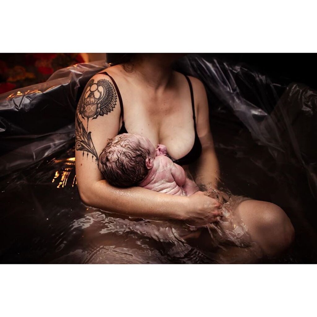 O πρώτος θηλασμός μετά τη γέννα μέσα από υπέροχες φωτογραφίες (pics) 