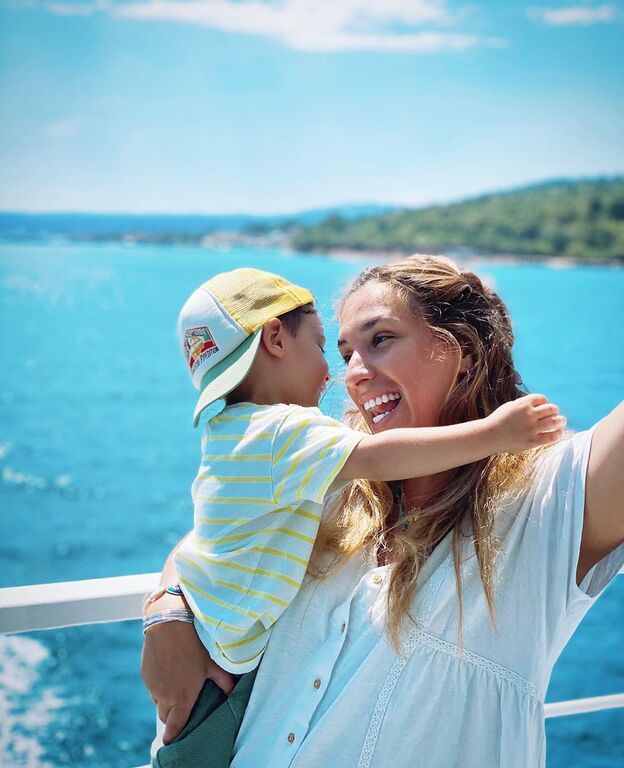 Αντιγόνη Ψυχράμη: Η καλοκαιρινή φώτο με τον γιο της που πρέπει να δείτε