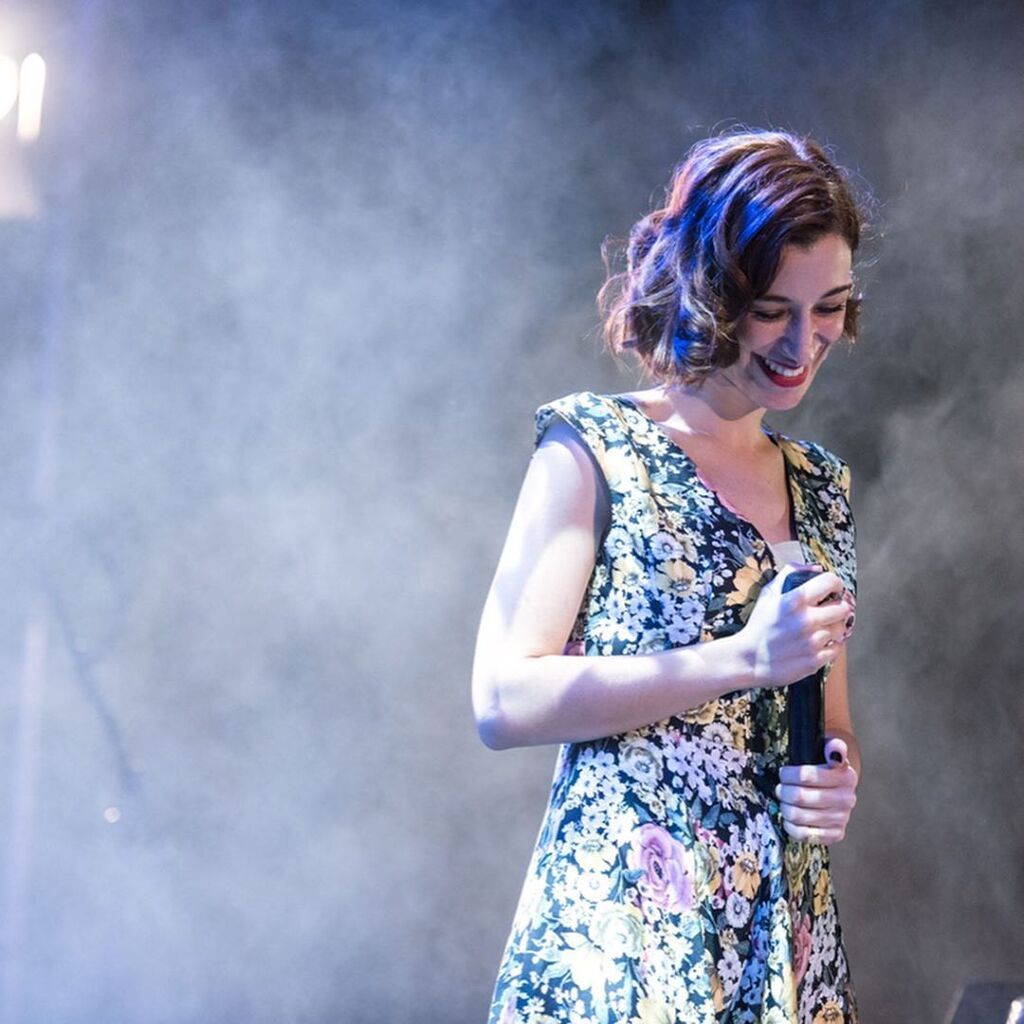 Δε φαντάζεστε ποια Ελληνίδα τραγουδίστρια είναι αυτό το ναζιάρικο κοριτσάκι