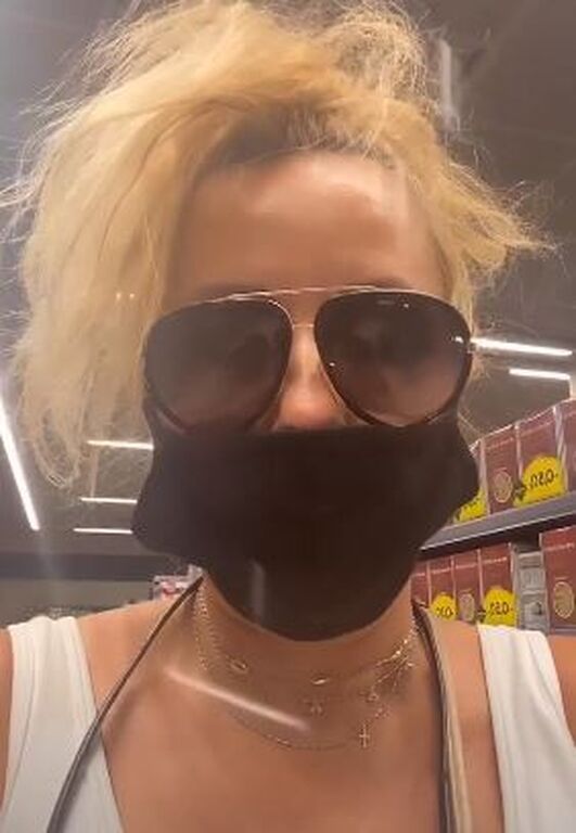 Γωγώ Μαστροκώστα: Με την κόρη της για ψώνια στο σούπερ μάρκετ 