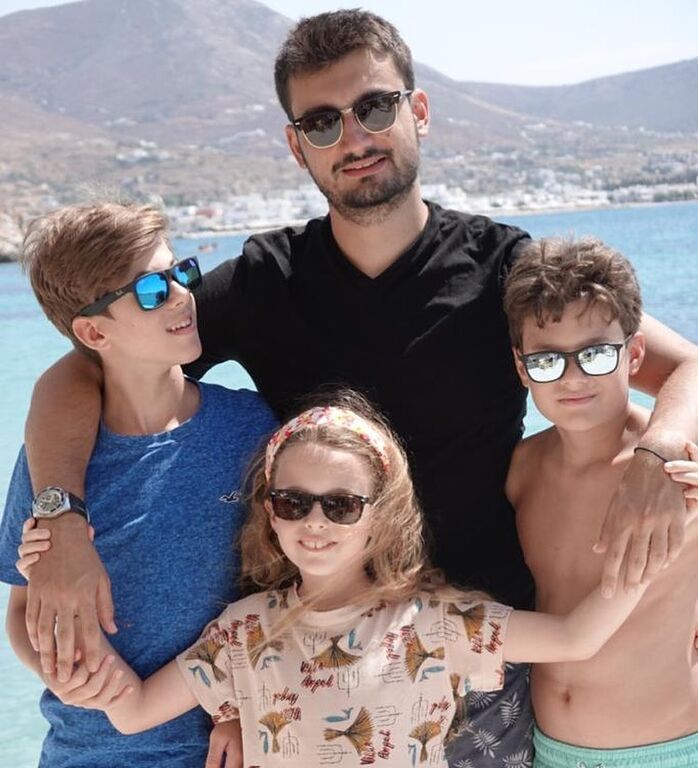 Νίκος Χατζηνικολάου: Η κόρη του Εύα όσο μεγαλώνει τόσο ομορφαίνει (pics)