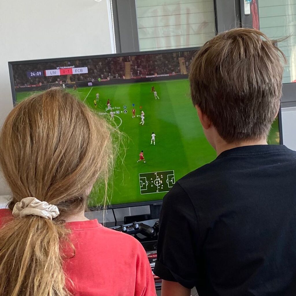 Νίκος Χατζηνικολάου: Η κόρη του Εύα όσο μεγαλώνει τόσο ομορφαίνει (pics)